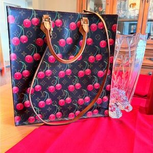 Louis Vuitton Monogram Plat Cherry Tote Bag
Very Good Condition